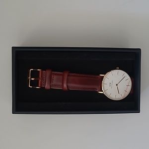 BRAND NEW Leather Daniel Wellington Watch Limited Edition Red Canada Day